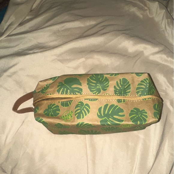 Limited addition: Trader Joe’s Small Washable Bag - Picture 2 of 8